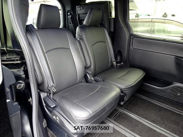 Toyota VOXY 2017-08 8222694-16