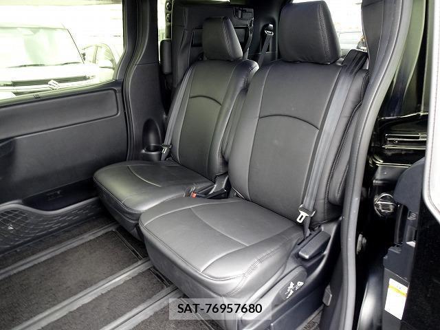 Toyota VOXY 2017-08 8222694-17