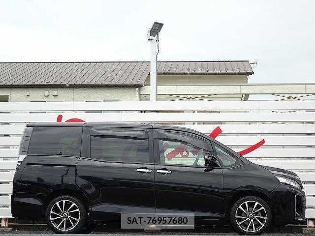 Toyota VOXY 2017-08 8222694-4