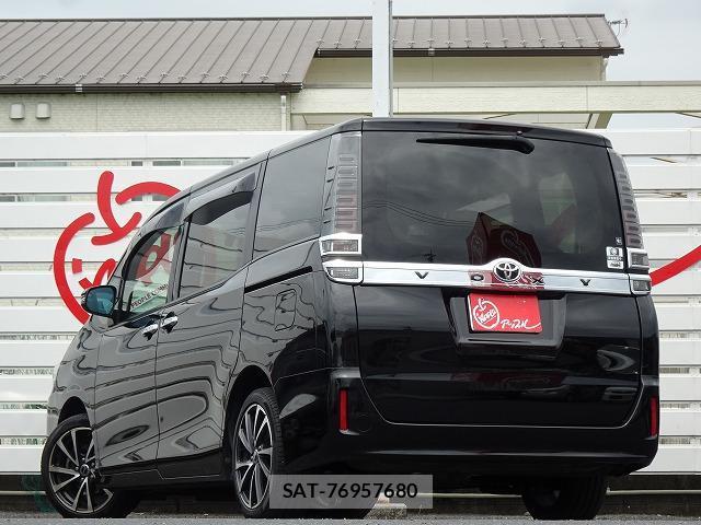 Toyota VOXY 2017-08 8222694-5