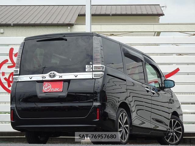 Toyota VOXY 2017-08 8222694-7