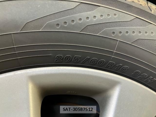 Toyota VOXY 2013-01 8222707-6