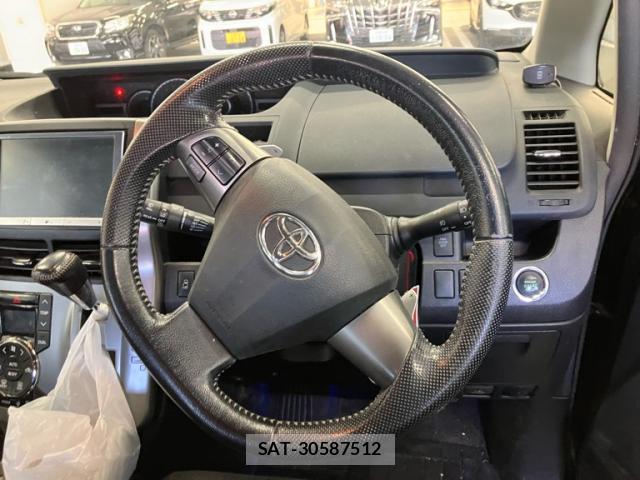 Toyota VOXY 2013-01 8222707-8