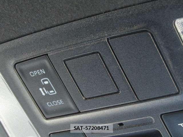 Toyota VOXY 2022-10 8222715-15