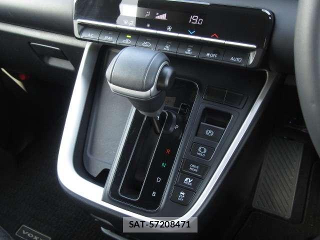 Toyota VOXY 2022-10 8222715-3