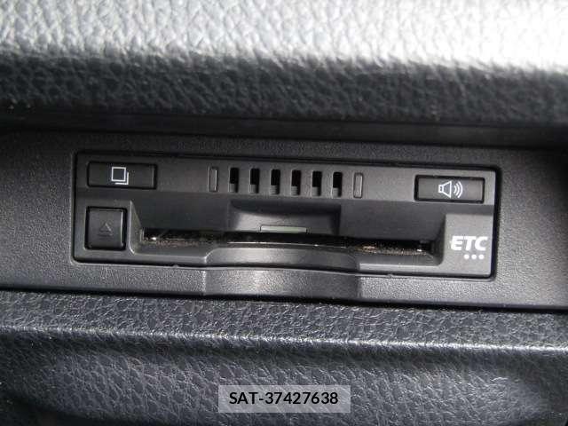 Toyota VOXY 2021-06 8222718-16