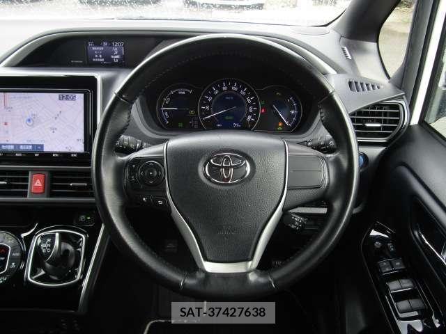 Toyota VOXY 2021-06 8222718-2