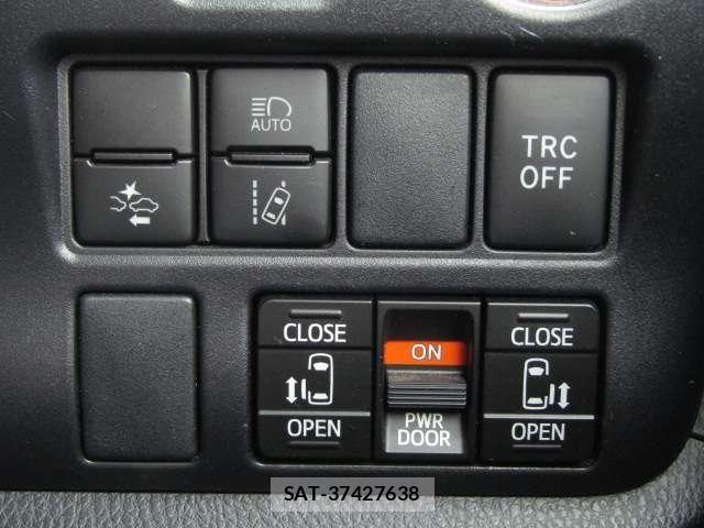Toyota VOXY 2021-06 8222718-7