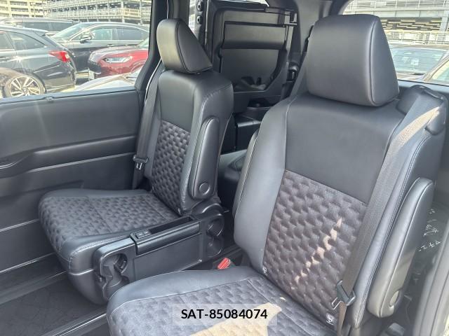 Toyota VOXY 2023-05 8222803-2