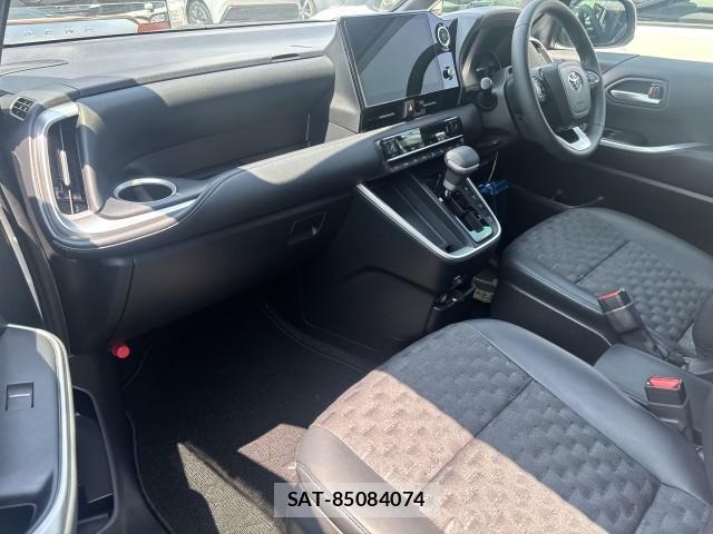 Toyota VOXY 2023-05 8222803-3