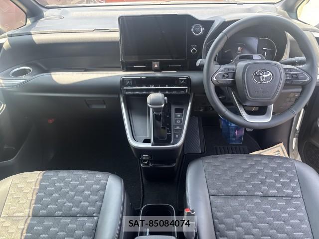Toyota VOXY 2023-05 8222803-7
