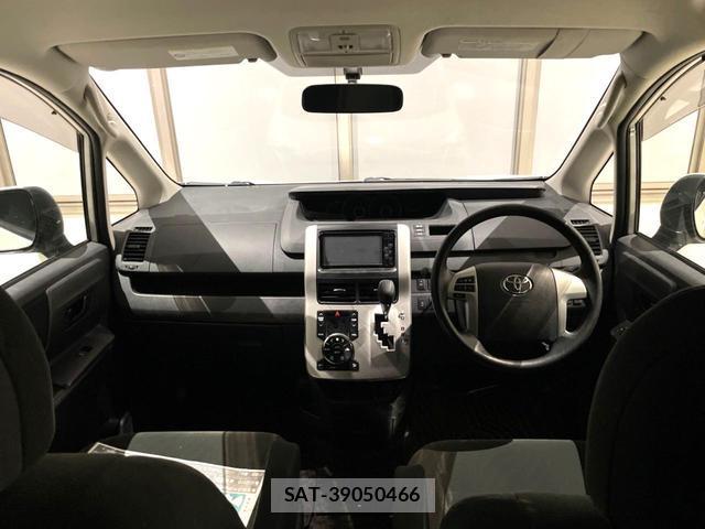 Toyota VOXY 2011-07 8222884-1