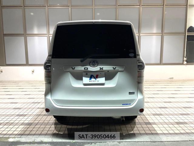 Toyota VOXY 2011-07 8222884-10