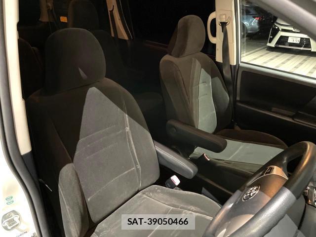Toyota VOXY 2011-07 8222884-3