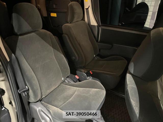Toyota VOXY 2011-07 8222884-4