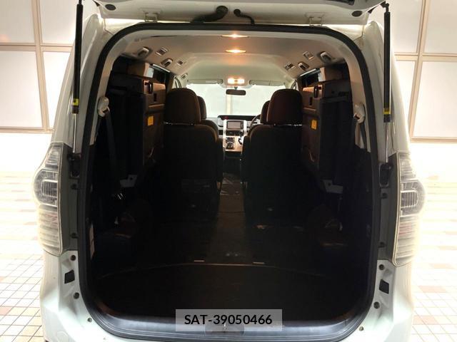 Toyota VOXY 2011-07 8222884-5