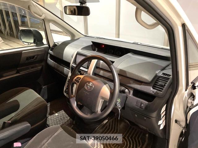 Toyota VOXY 2011-07 8222884-6