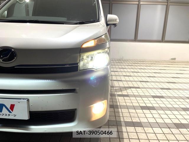 Toyota VOXY 2011-07 8222884-8