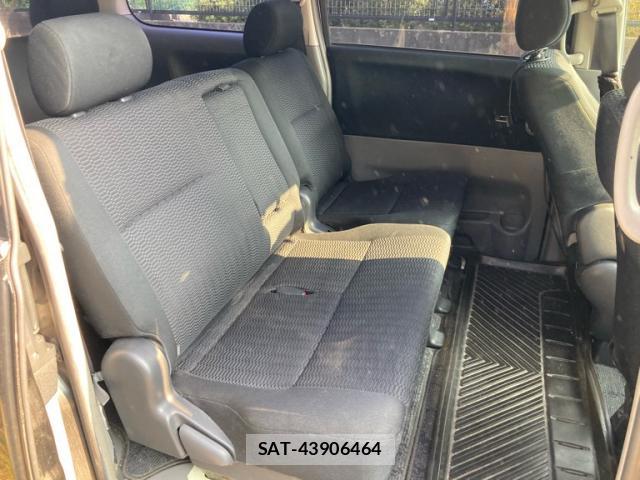 Toyota VOXY 2005-06 8223004-10