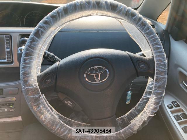 Toyota VOXY 2005-06 8223004-16