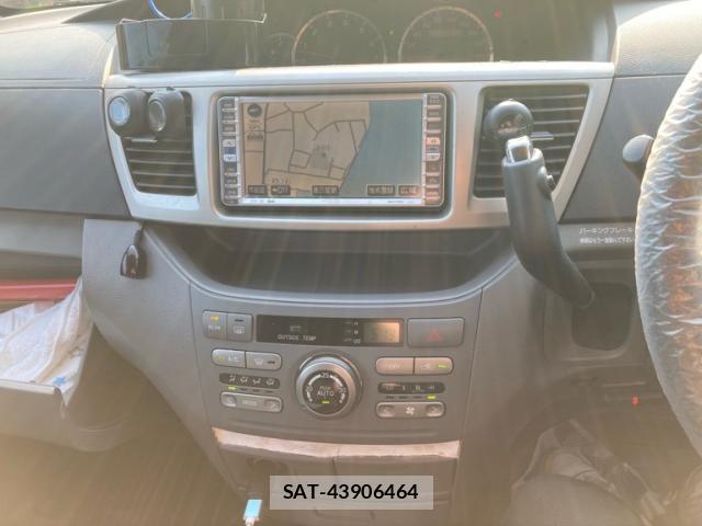 Toyota VOXY 2005-06 8223004-18