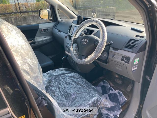 Toyota VOXY 2005-06 8223004-8