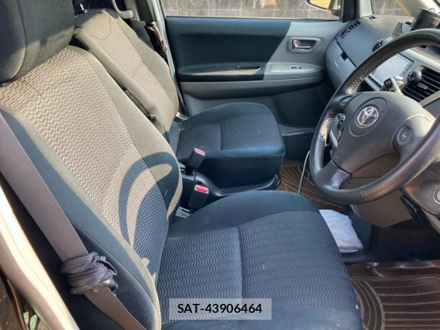 Toyota VOXY 2005-06 8223004-9
