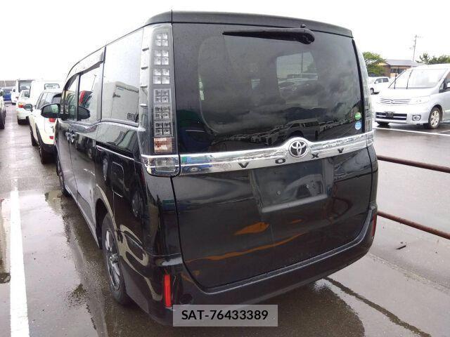 Toyota VOXY 2015-10 8223066-1