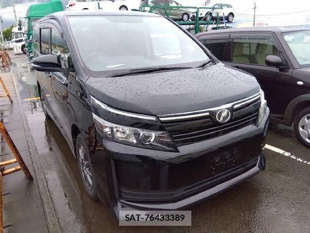 Toyota VOXY 2015-10 8223066-3