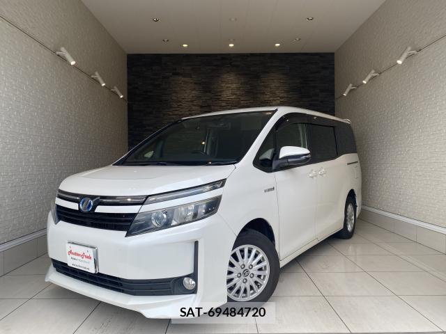 Toyota VOXY 2014-02 8223079-0