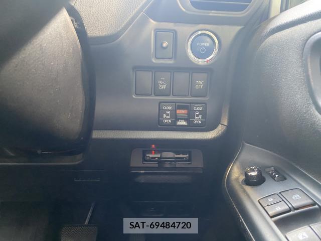 Toyota VOXY 2014-02 8223079-11
