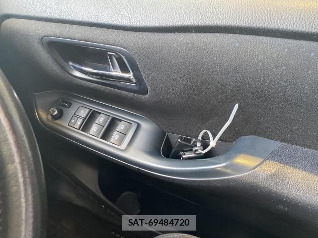 Toyota VOXY 2014-02 8223079-12