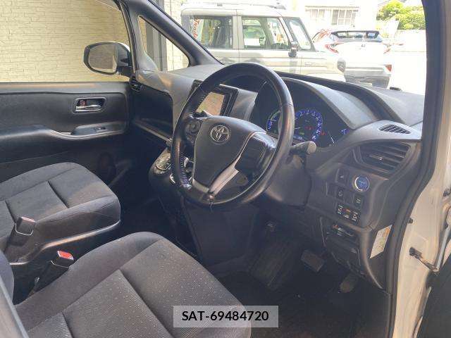 Toyota VOXY 2014-02 8223079-14