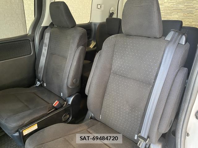 Toyota VOXY 2014-02 8223079-18