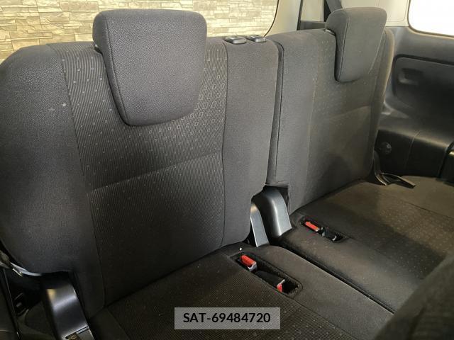 Toyota VOXY 2014-02 8223079-19