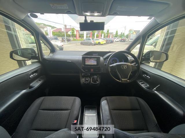 Toyota VOXY 2014-02 8223079-2