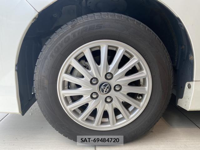Toyota VOXY 2014-02 8223079-8