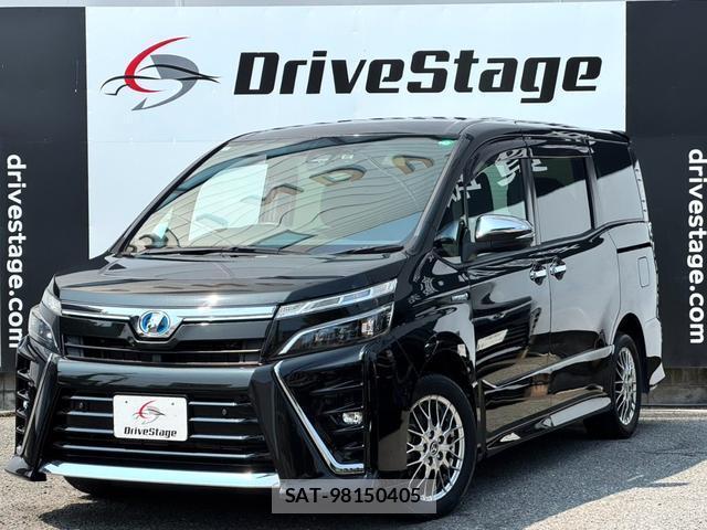 Toyota VOXY 2019-05 8223107-0