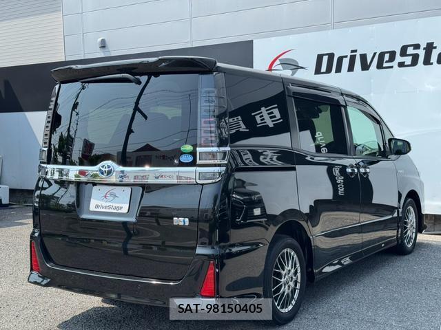 Toyota VOXY 2019-05 8223107-1