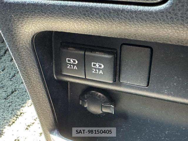 Toyota VOXY 2019-05 8223107-11