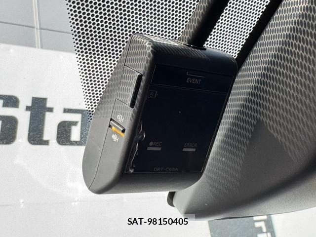 Toyota VOXY 2019-05 8223107-12