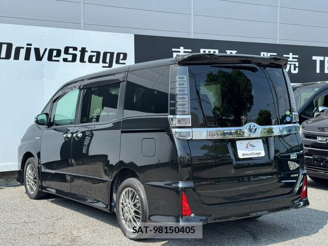Toyota VOXY 2019-05 8223107-13