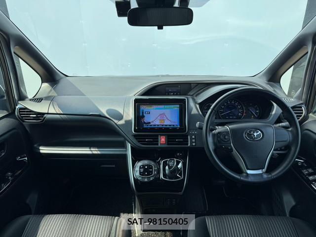 Toyota VOXY 2019-05 8223107-2