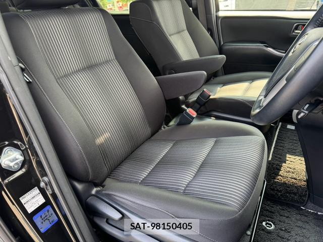 Toyota VOXY 2019-05 8223107-5