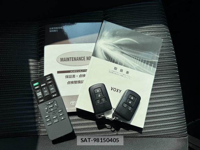 Toyota VOXY 2019-05 8223107-9