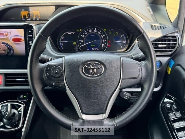 Toyota VOXY 2019-07 8223198-11