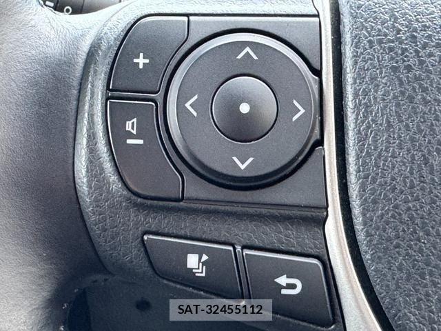 Toyota VOXY 2019-07 8223198-13