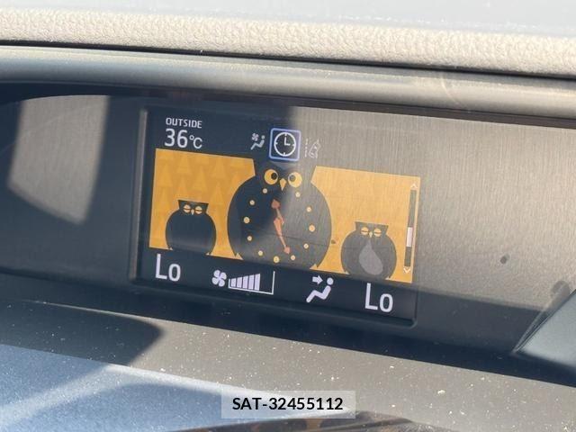 Toyota VOXY 2019-07 8223198-15