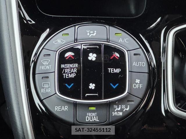 Toyota VOXY 2019-07 8223198-16