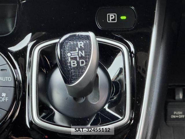 Toyota VOXY 2019-07 8223198-17
